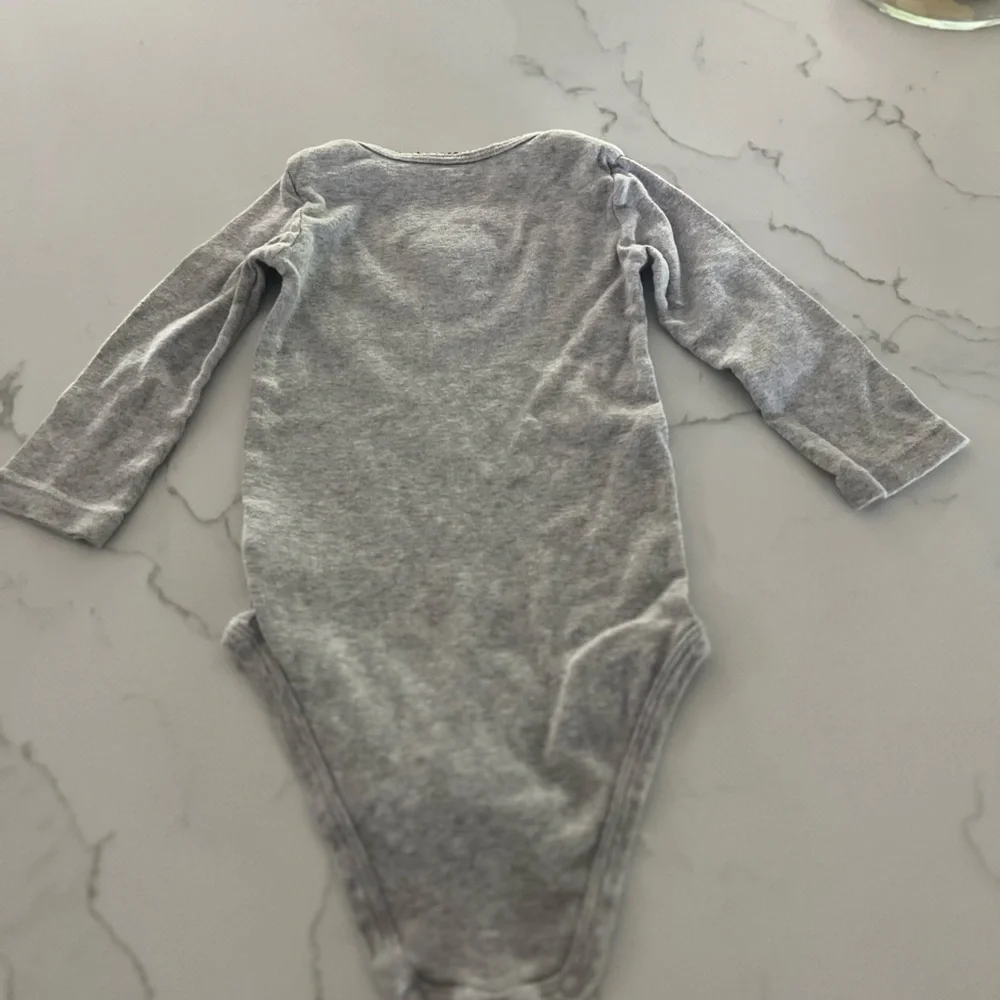 Carter's Gray Bodysuit with Penguin Trio